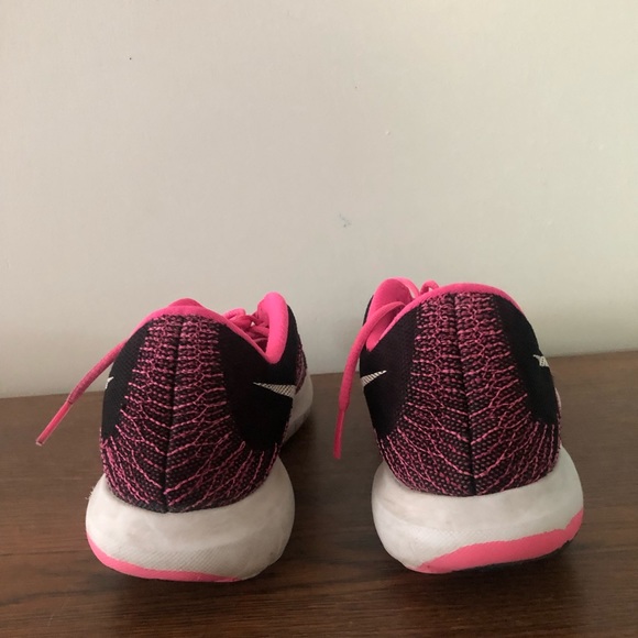 Two pairs of Pink youth Nike 6.5Y US - Picture 5 of 16